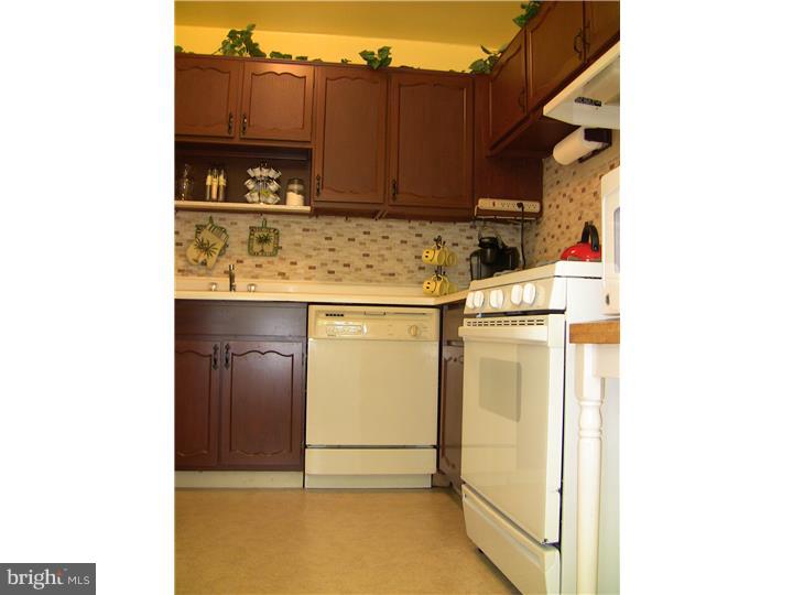 12237 Medford Road Philadelphia, PA 19154 - Photo 10 of 19 Kitchen