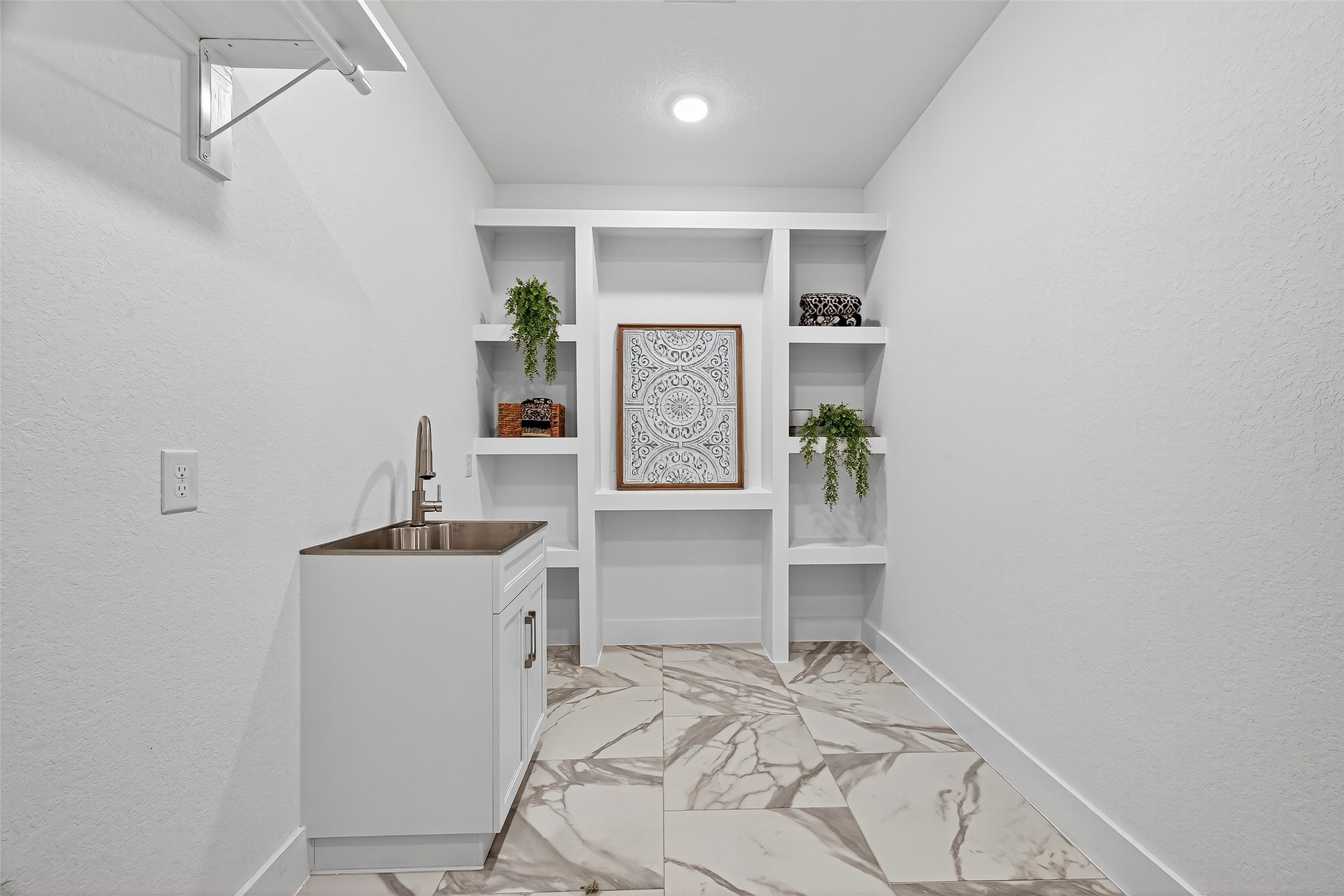 661 Angus Trail Angleton, TX 77515 - Photo 11 of 26 built in are perfect for storing your household items