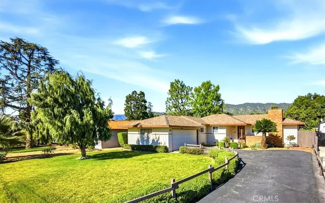 a view of a house with backyard and sitting area