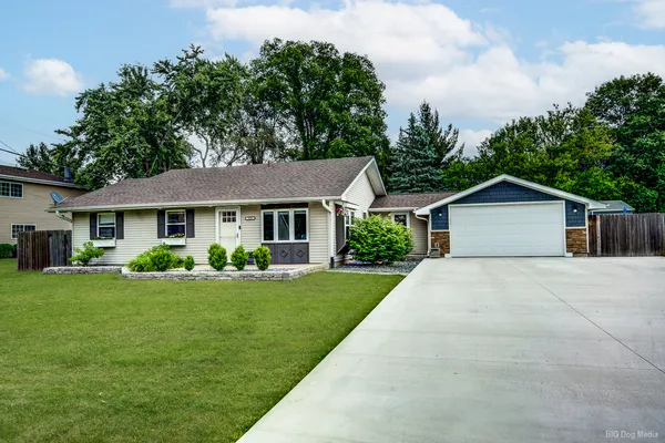 $329,000 | 934 Ogden Road, New Lenox, IL 60451