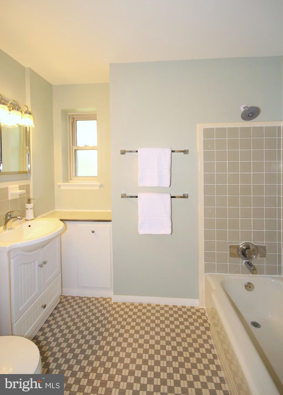 5950 Kedron Street Springfield, VA 22150 - Photo 18 of 30 Bath