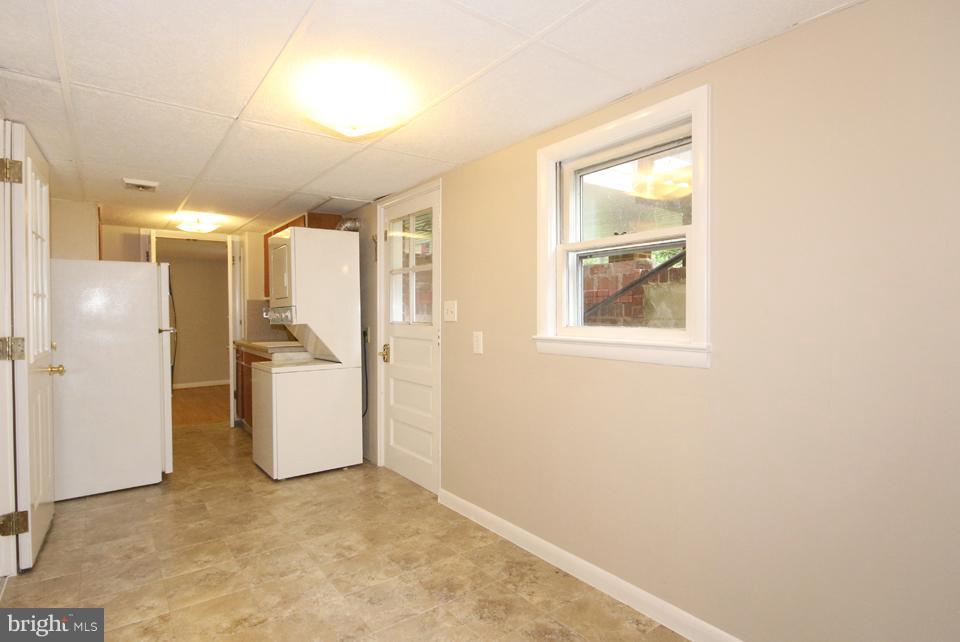 5950 Kedron Street Springfield, VA 22150 - Photo 26 of 30 Kitchen