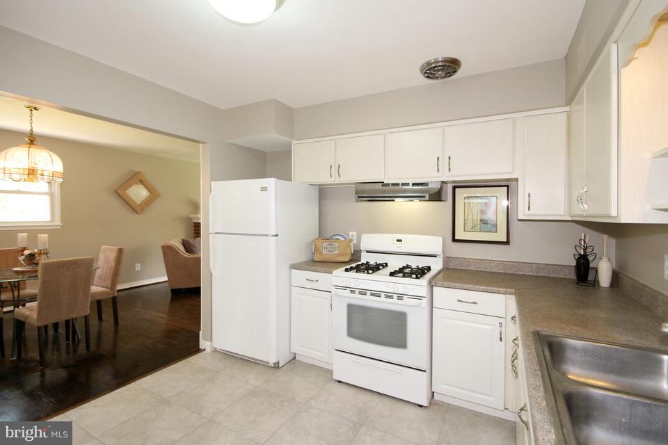 5950 Kedron Street Springfield, VA 22150 - Photo 8 of 30 Kitchen