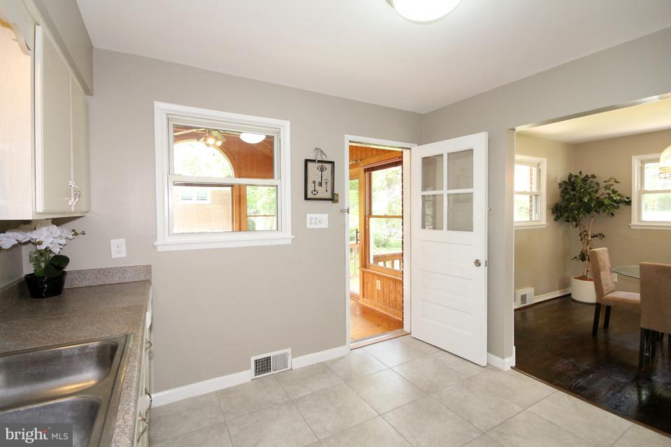5950 Kedron Street Springfield, VA 22150 - Photo 9 of 30 Kitchen