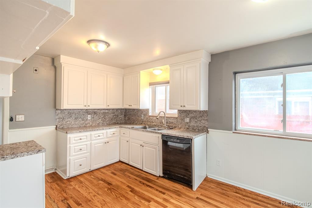 21135 Virginia Avenue Eastpointe, MI 48021 - Photo 12 of 33