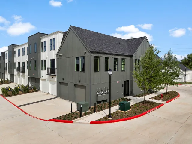 $2,025 | 1941 Sawdust Road, Unit 502, The Woodlands, TX 77380
