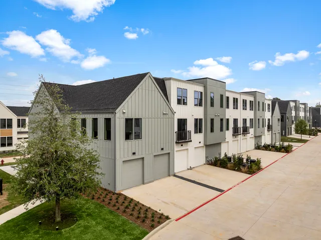 $2,025 | 1941 Sawdust Road, Unit 502, The Woodlands, TX 77380