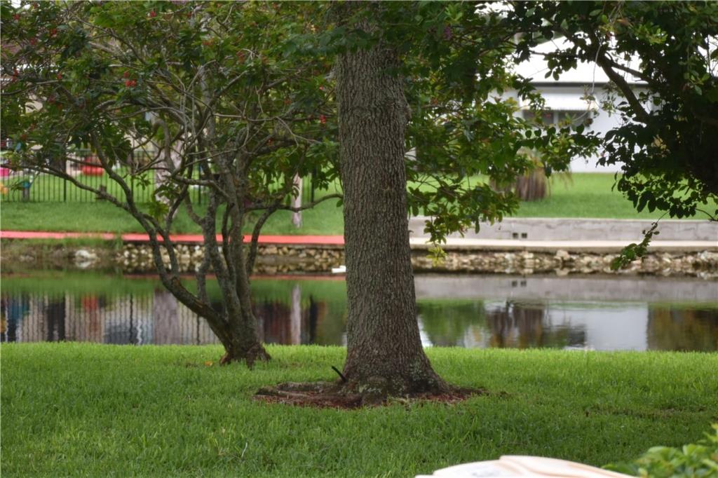 7890 Dixie Beach Circle Tamarac, FL 33321 - Photo 4 of 19