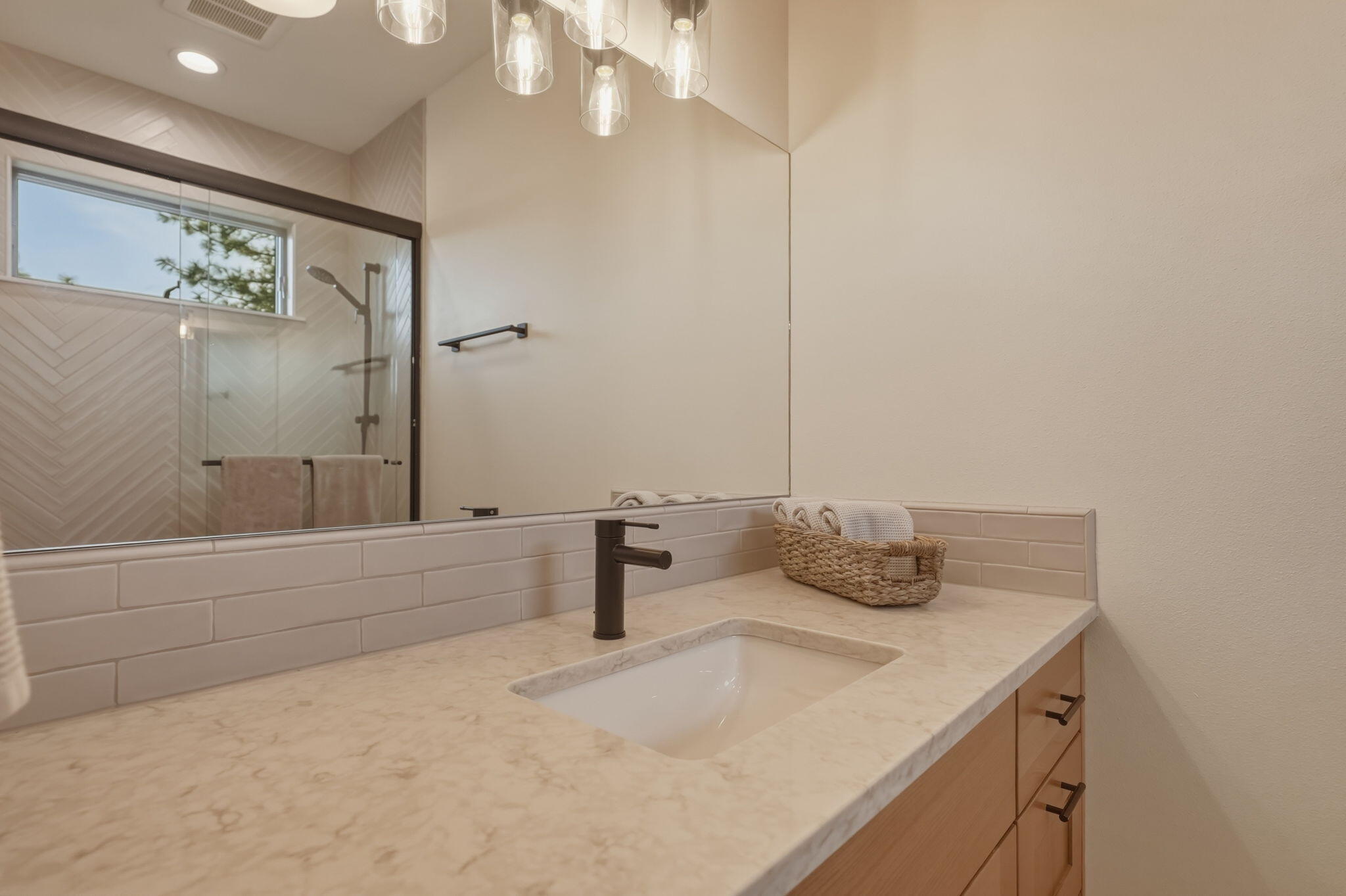 21680 Butte Ranch Road Bend, OR 97702 - Photo 43 of 65 JUNIOR sUITE #3
