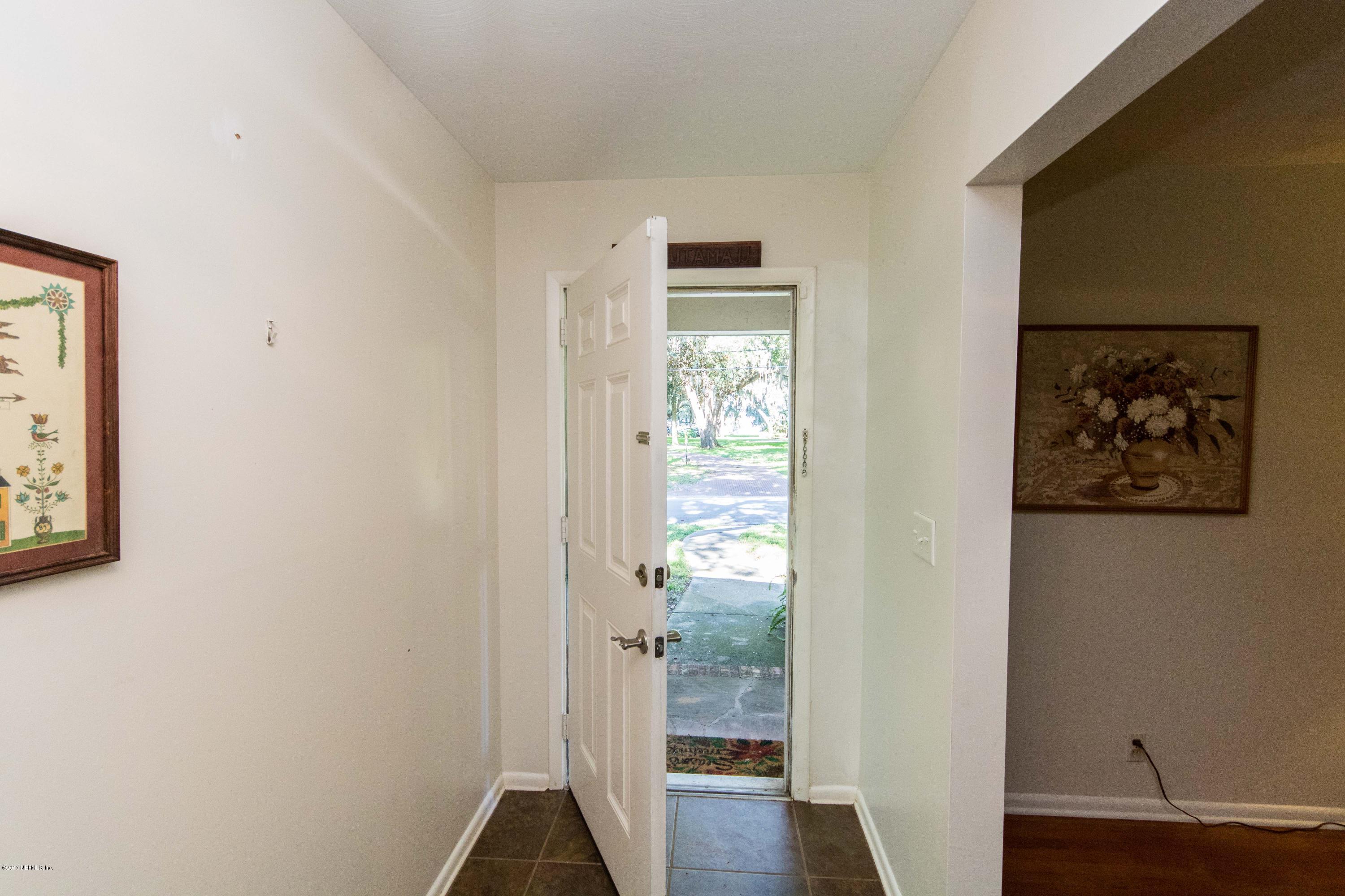 8325 Kim Road Jacksonville, FL 32217 - Photo 5 of 34 Foyer