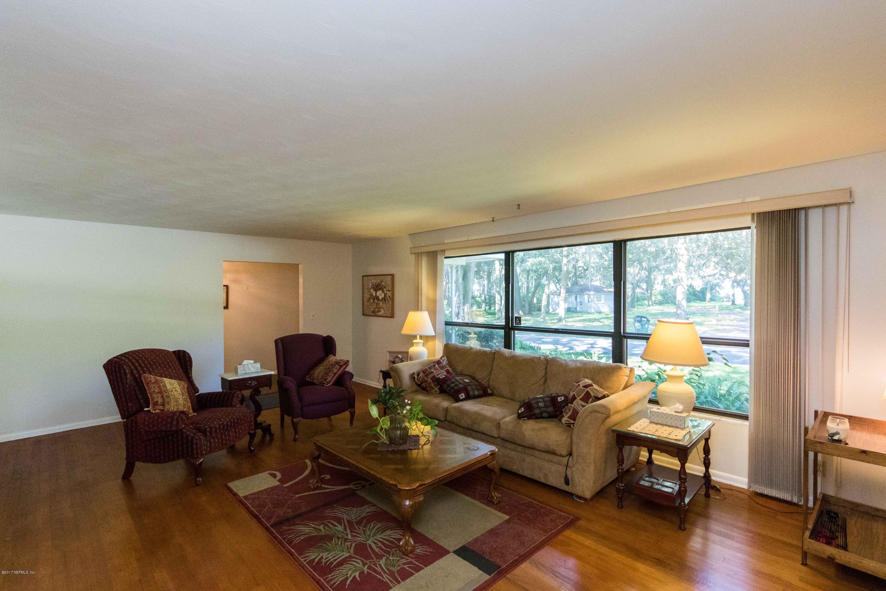 8325 Kim Road Jacksonville, FL 32217 - Photo 10 of 34 Living Room View 3