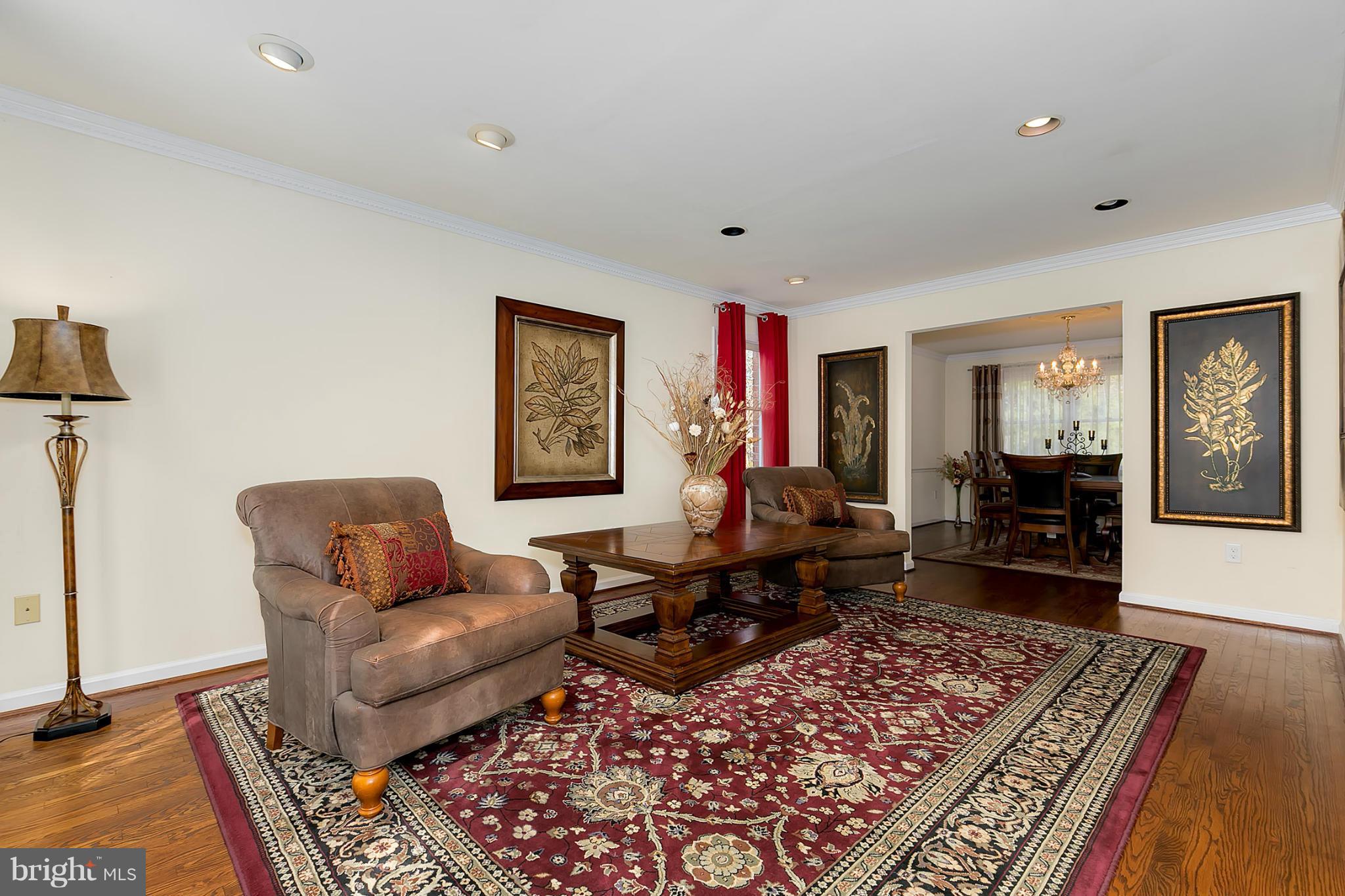 9825 Glen Road Potomac, MD 20854 - Photo 4 of 30 Living Room