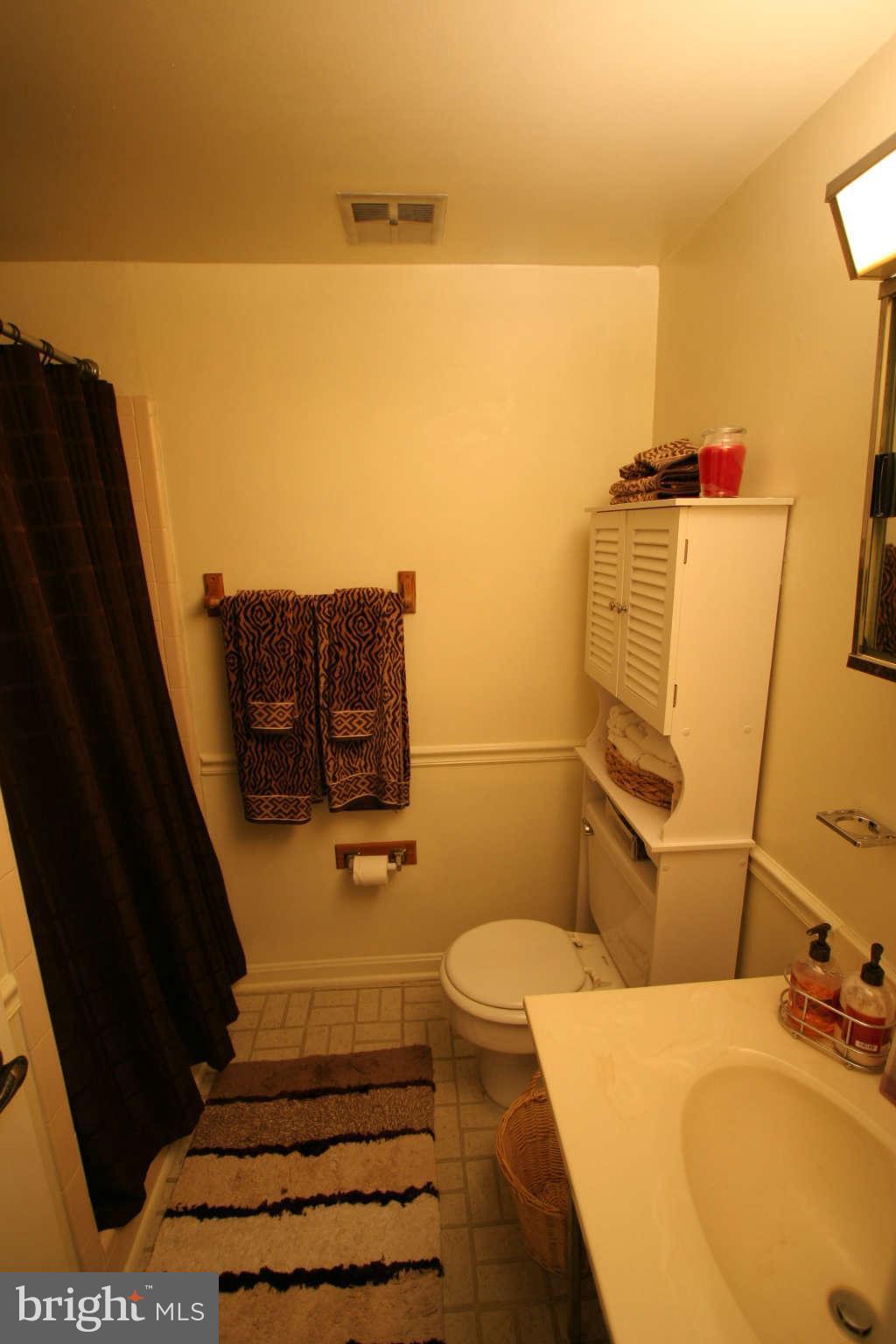 9015 O'Keith Court Springfield, VA 22152 - Photo 24 of 29 Bath