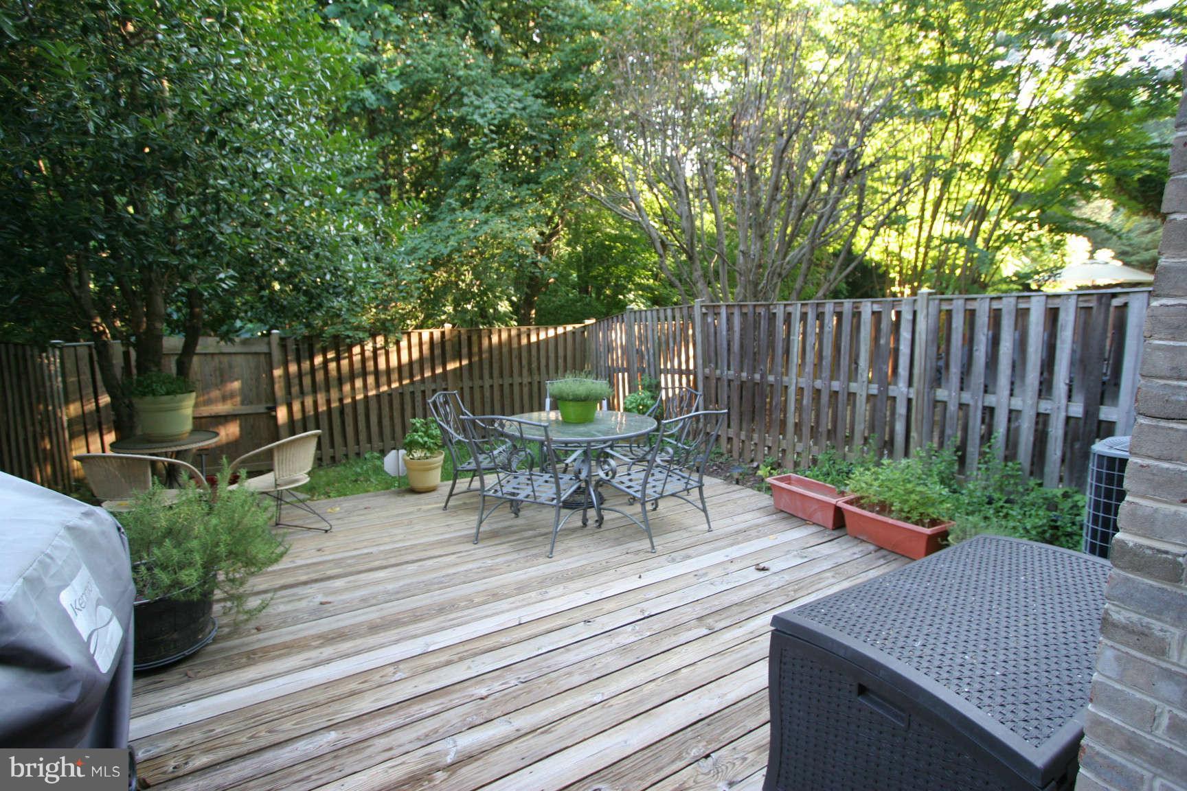 9015 O'Keith Court Springfield, VA 22152 - Photo 28 of 29 Exterior Rear