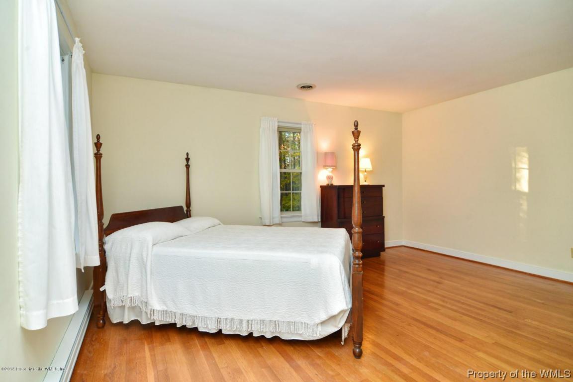 112 Little John Road Williamsburg, VA 23185 - Photo 17 of 38 Master bedroom