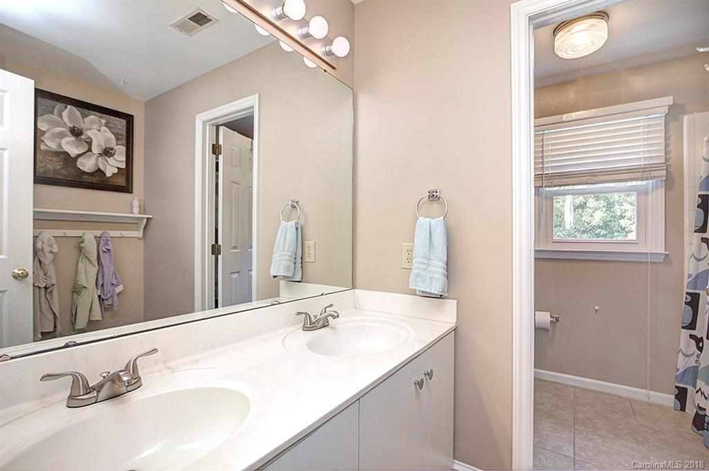639 Landsdowne Court Fort Mill, SC 29708 - Photo 15 of 26