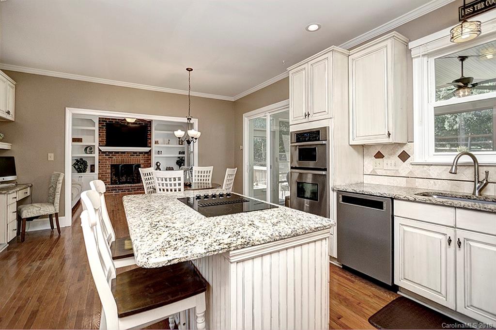 639 Landsdowne Court Fort Mill, SC 29708 - Photo 3 of 26