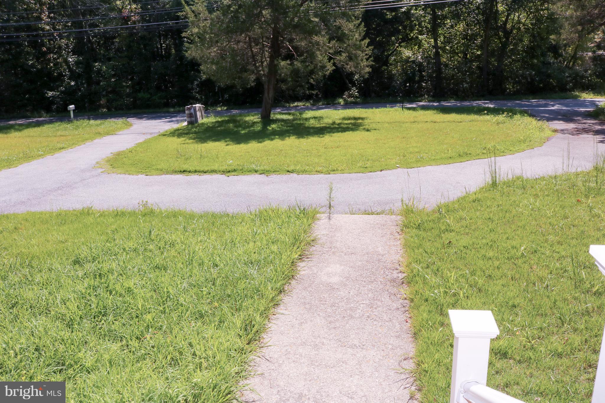 15615 Livingston Road Accokeek, MD 20607 - Photo 4 of 27 Circular Driveway for easy Entry and Exit