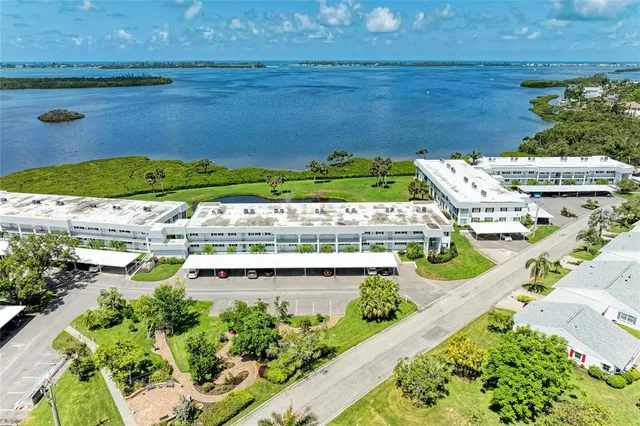 $397,900 | 4736 Independence Drive, Unit 4736, Bradenton, FL 34210