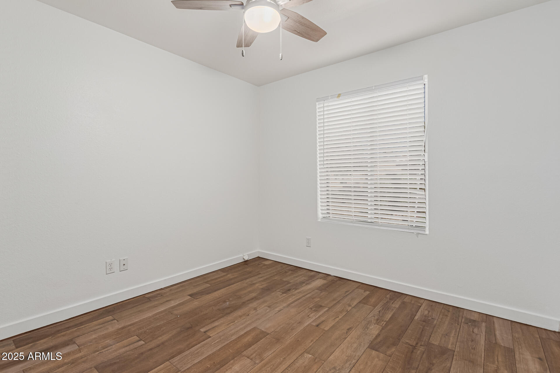 14034 North 60th Street Scottsdale, AZ 85254 - Photo 25 of 44 an empty room with a window