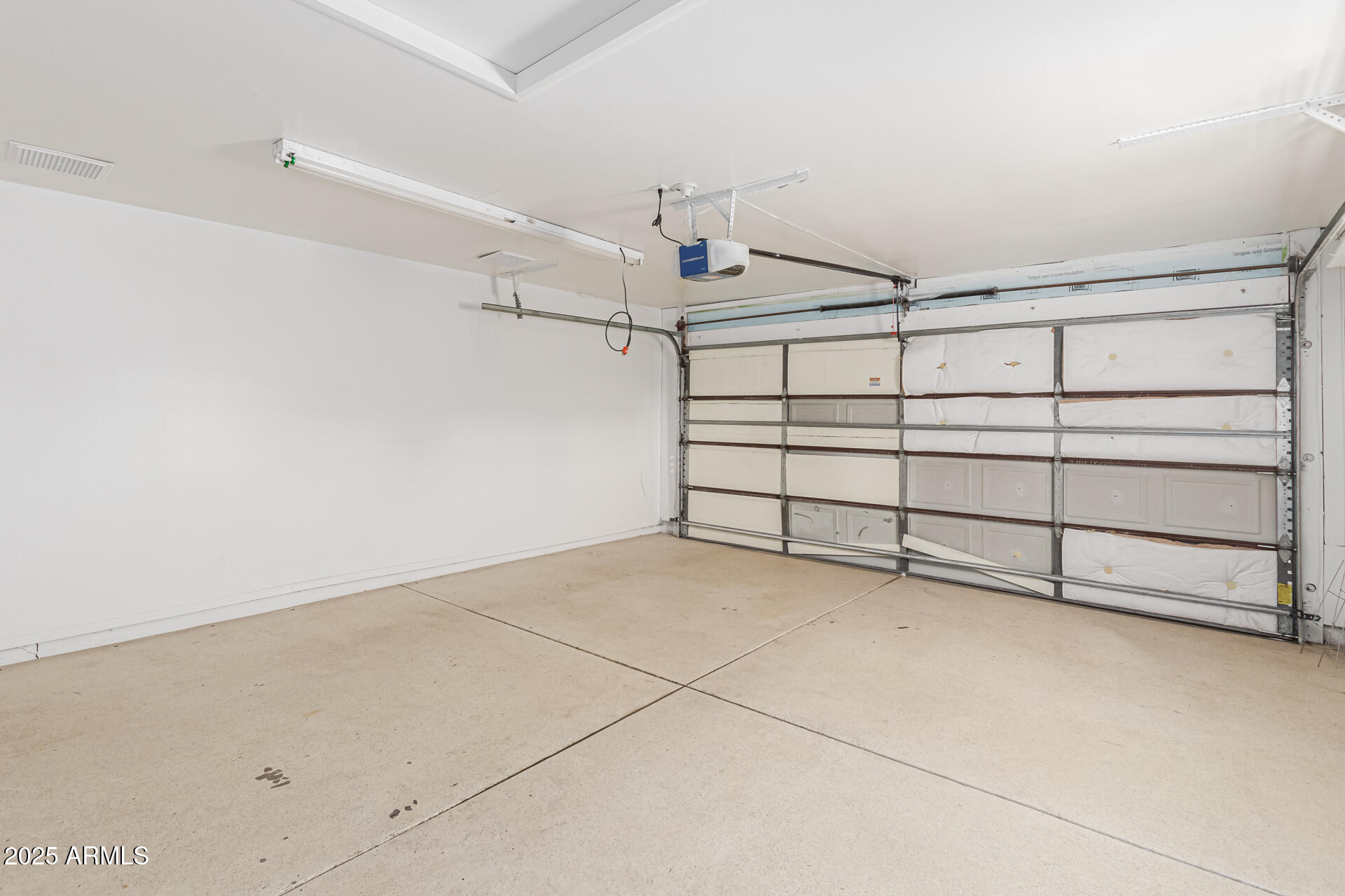 14034 North 60th Street Scottsdale, AZ 85254 - Photo 32 of 44 a view of a garage