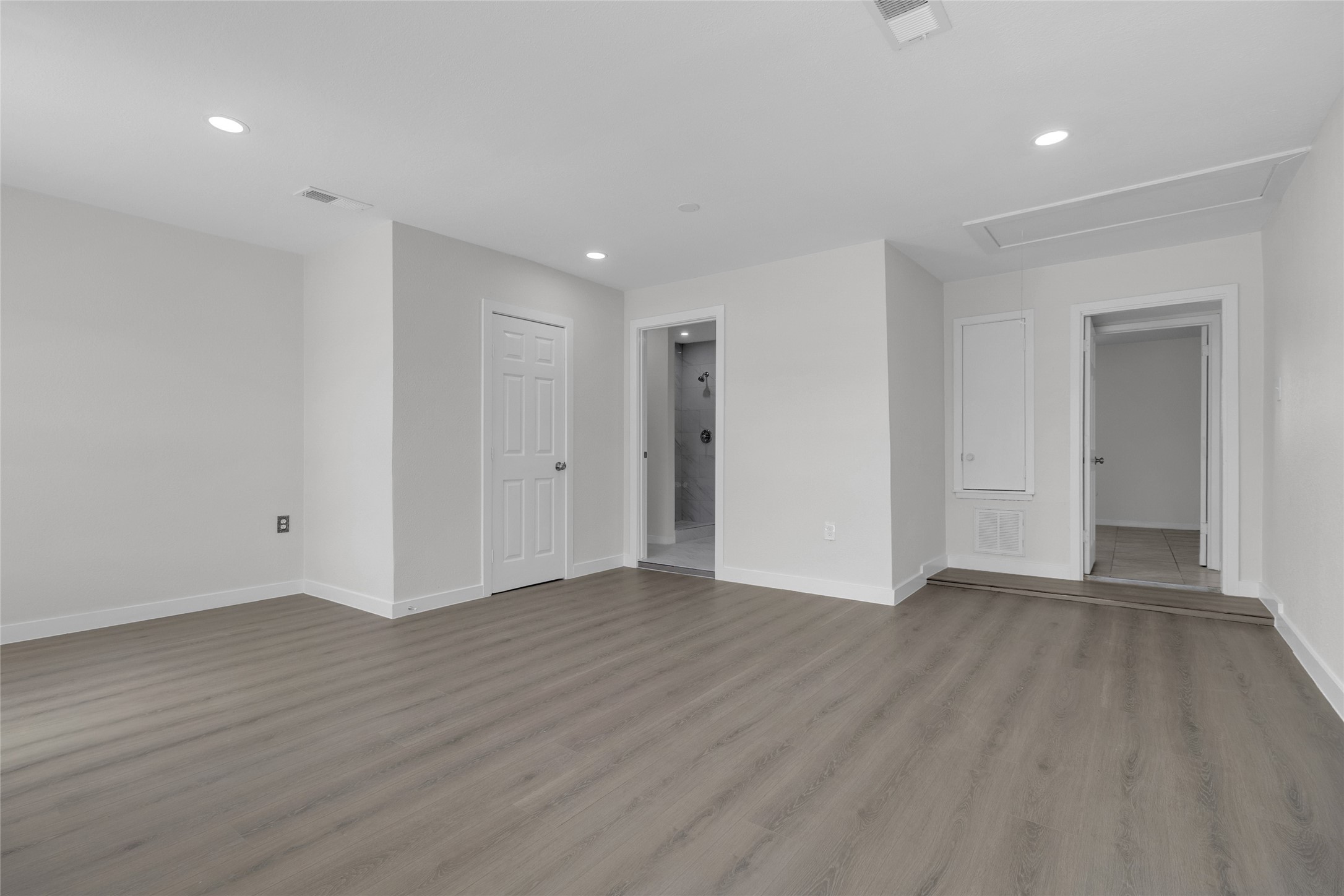 7622 Williams Street Houston, TX 77040 - Photo 15 of 42 a view of an empty room with wooden floor