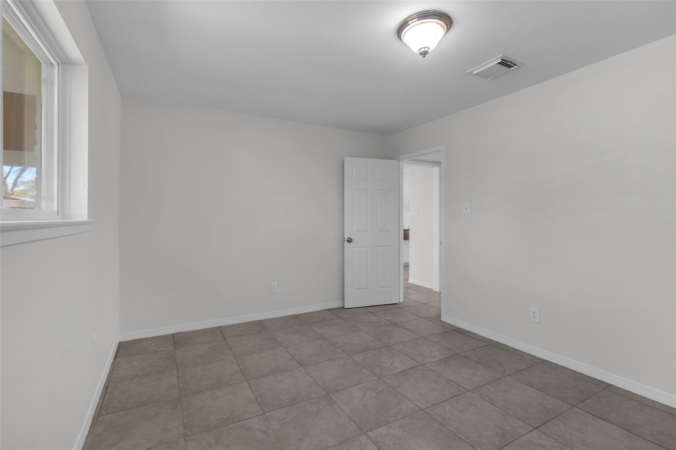 7622 Williams Street Houston, TX 77040 - Photo 24 of 42 an empty room with windows