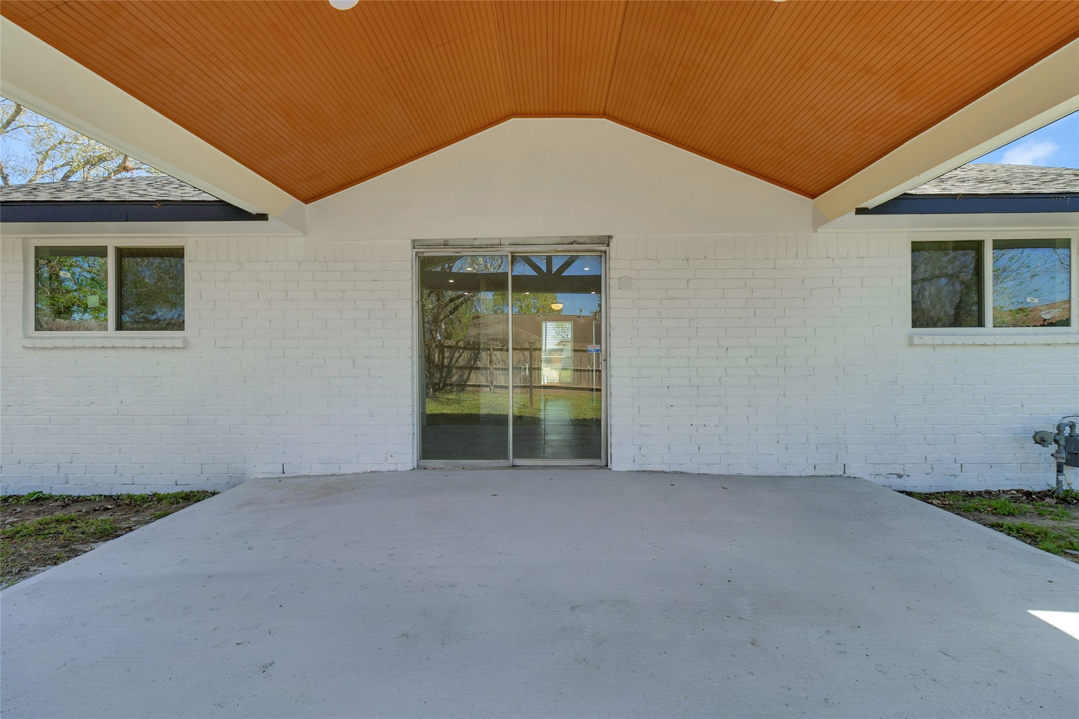 7622 Williams Street Houston, TX 77040 - Photo 31 of 42 an empty room with windows
