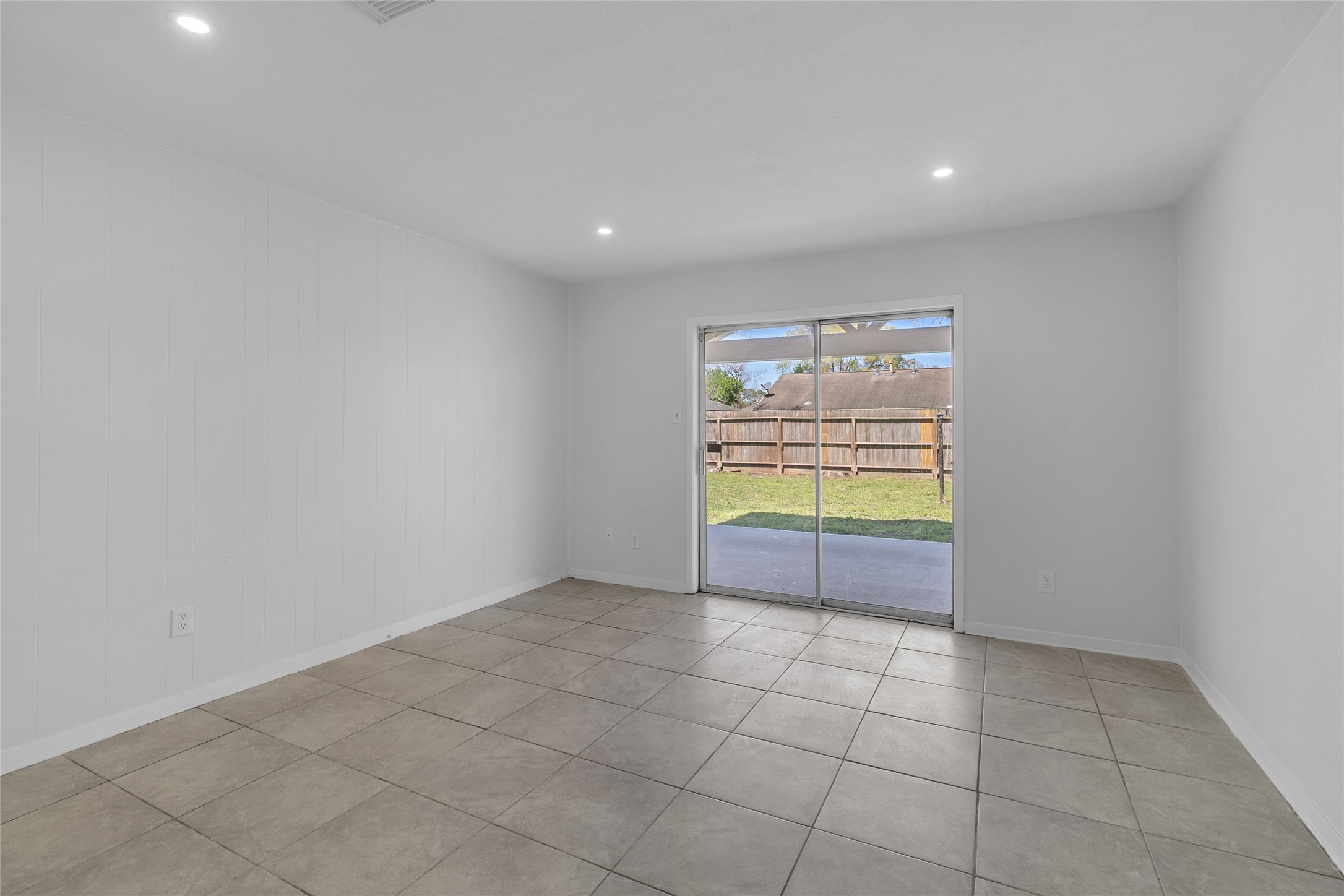 7622 Williams Street Houston, TX 77040 - Photo 4 of 42 a view of an empty room with a window