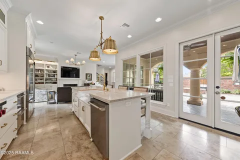 $975,000 | 100 Emily Circle, Lafayette, LA 70508