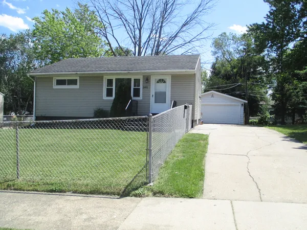 $2,195 | 2401 Huron Terrace, Waukegan, IL 60087