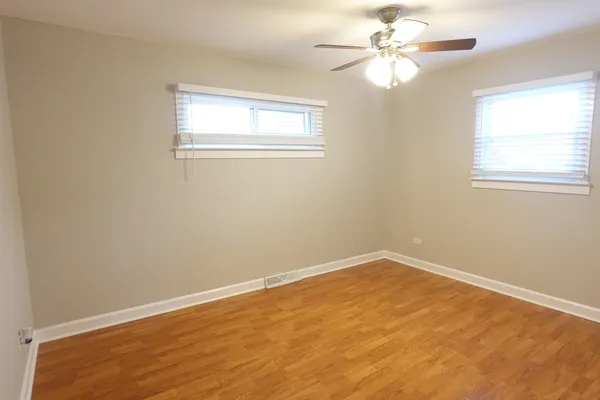 $2,195 | 2401 Huron Terrace, Waukegan, IL 60087