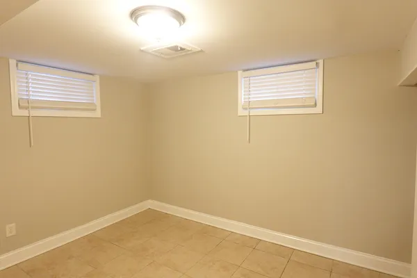 $2,195 | 2401 Huron Terrace, Waukegan, IL 60087