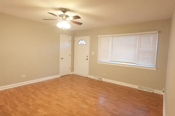 $2,195 | 2401 Huron Terrace, Waukegan, IL 60087