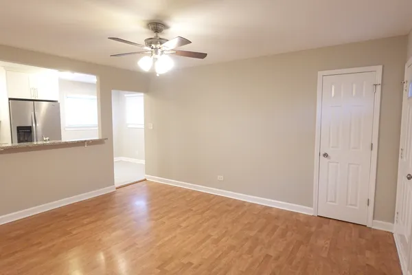 $2,195 | 2401 Huron Terrace, Waukegan, IL 60087