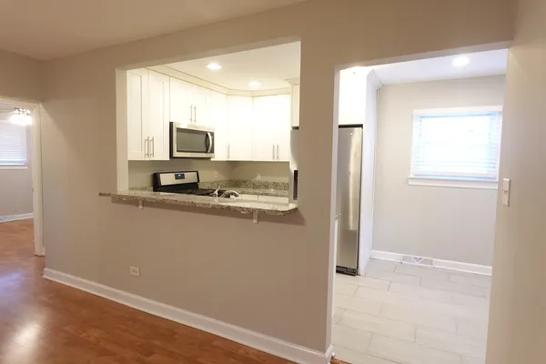 $2,195 | 2401 Huron Terrace, Waukegan, IL 60087