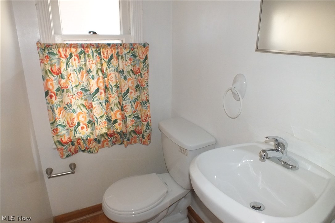 3844 Bethany Road Cleveland, OH 44118 - Photo 17 of 35 The first floor half-bathroom