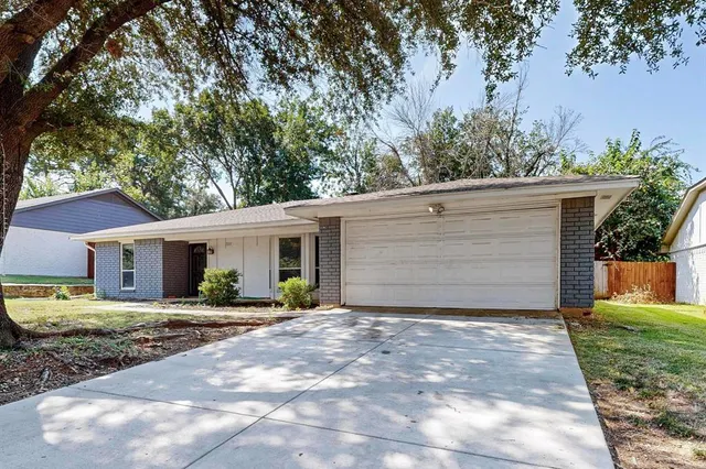 $350,000 | 2211 Sierra Drive, Grapevine, TX 76051