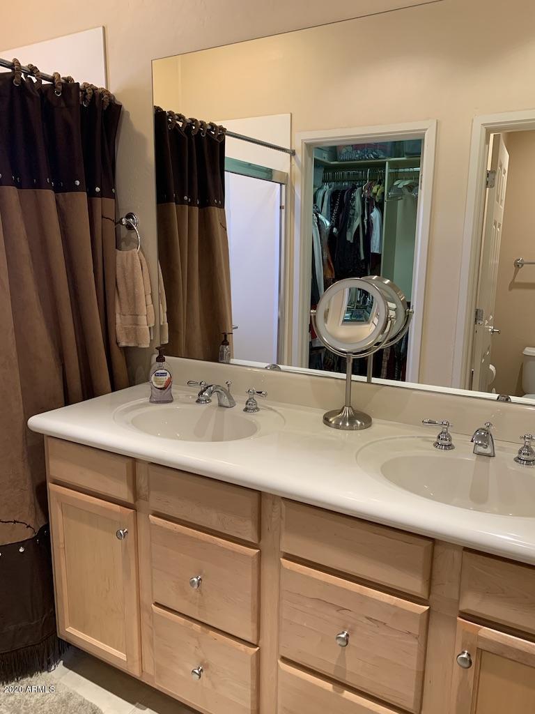 3935 East Rough Rider Road, Unit 1142 Phoenix, AZ 85050 - Photo 13 of 29 Double Sinks