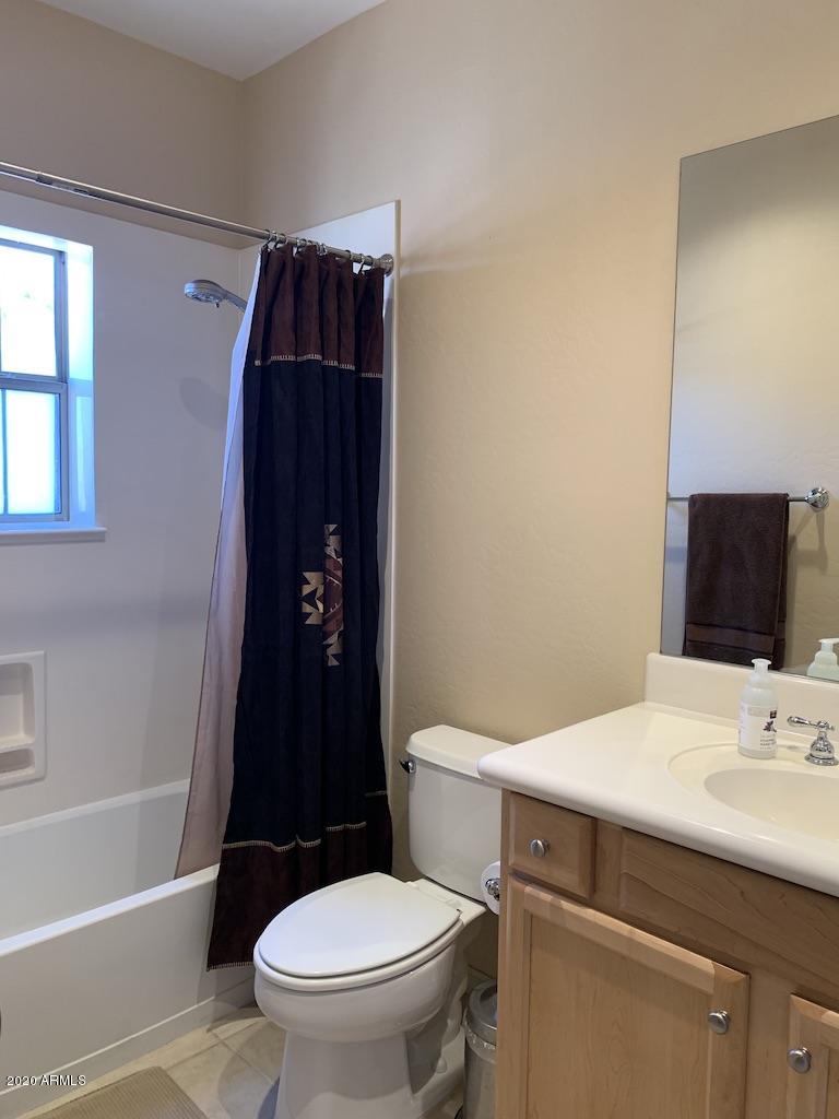 3935 East Rough Rider Road, Unit 1142 Phoenix, AZ 85050 - Photo 18 of 29 Tub and Shower