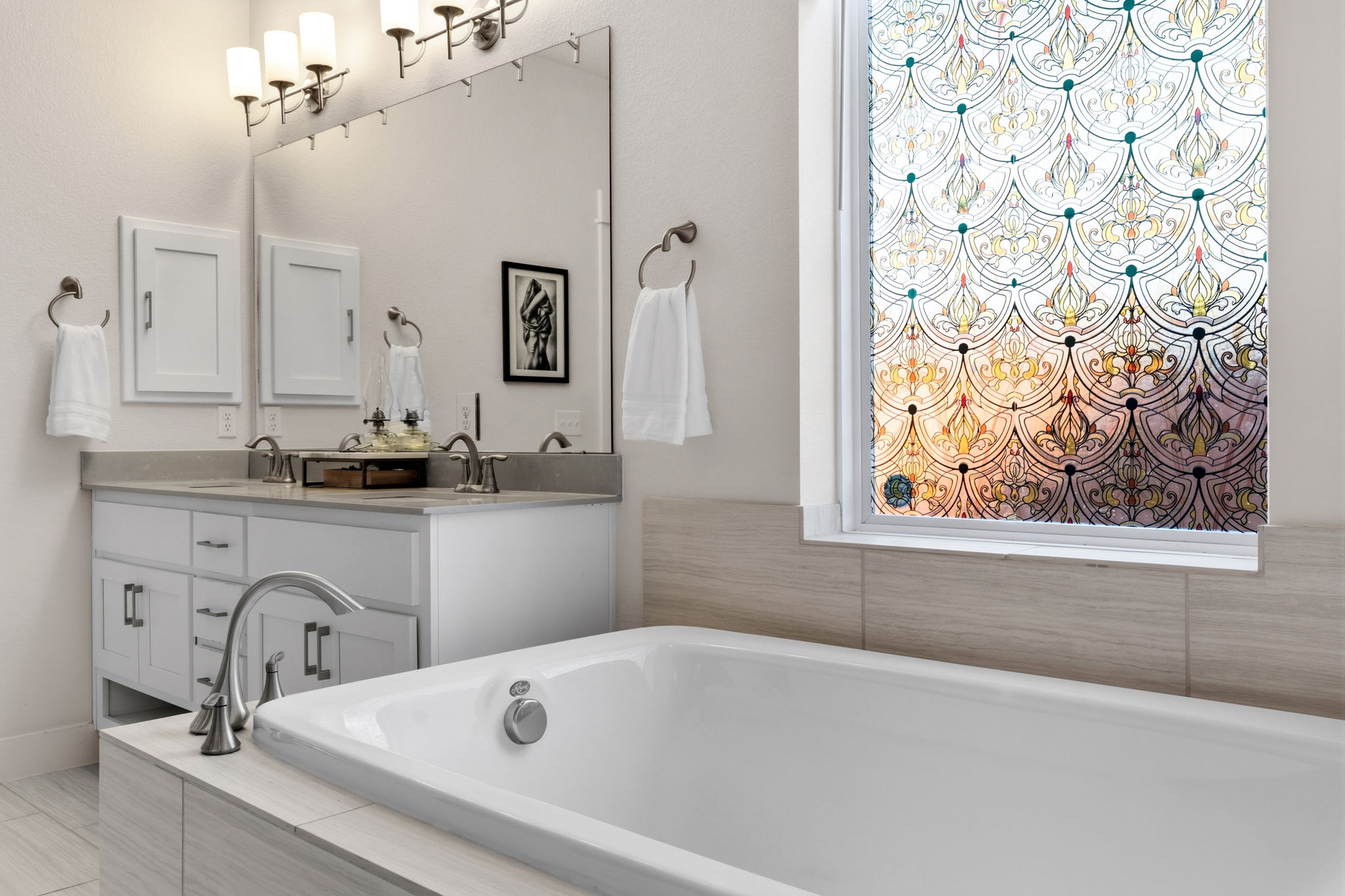 7205 Albert Road Austin, TX 78745 - Photo 20 of 24 Relax in your oversized soaking tub and enjoy colorful (and removable) privacy window treatments