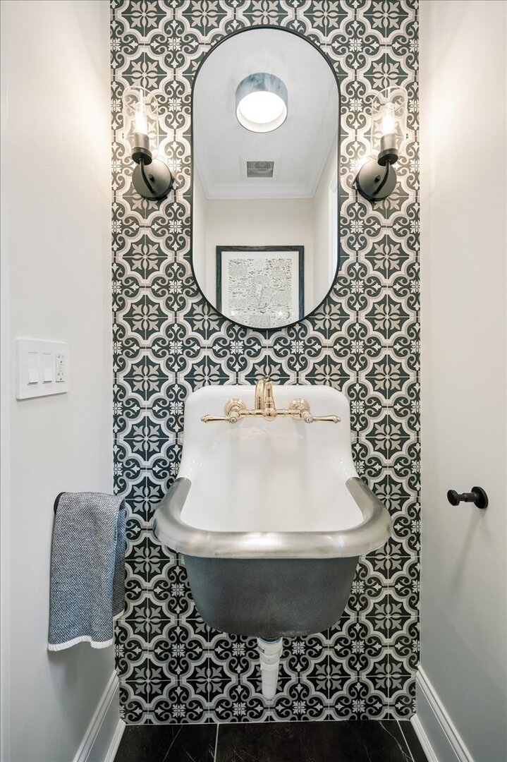 525 Ash Street Winnetka, IL 60093 - Photo 22 of 56 a bathroom with a toilet and a sink