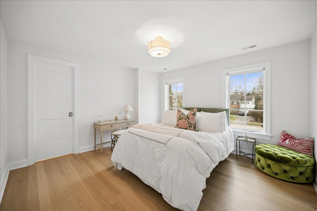 525 Ash Street Winnetka, IL 60093 - Photo 35 of 56 a bedroom with a bed and a window