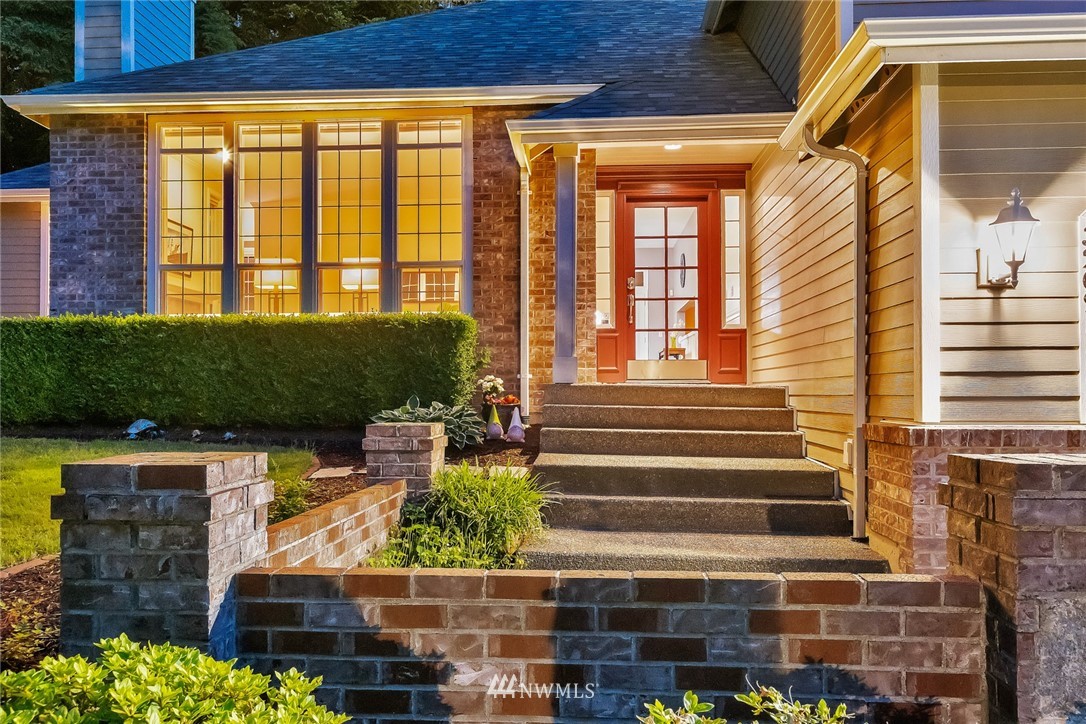 3209 Northeast 26th Court Renton, WA 98056 - Photo 2 of 40 Gallery Image 2