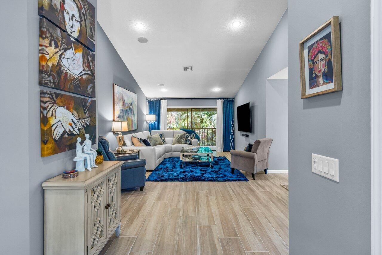 5600 Coach House Circle, Unit H Boca Raton, FL 33486 - Photo 3 of 26 009-5600CoachHouseCircle-UnitH-BocaRaton