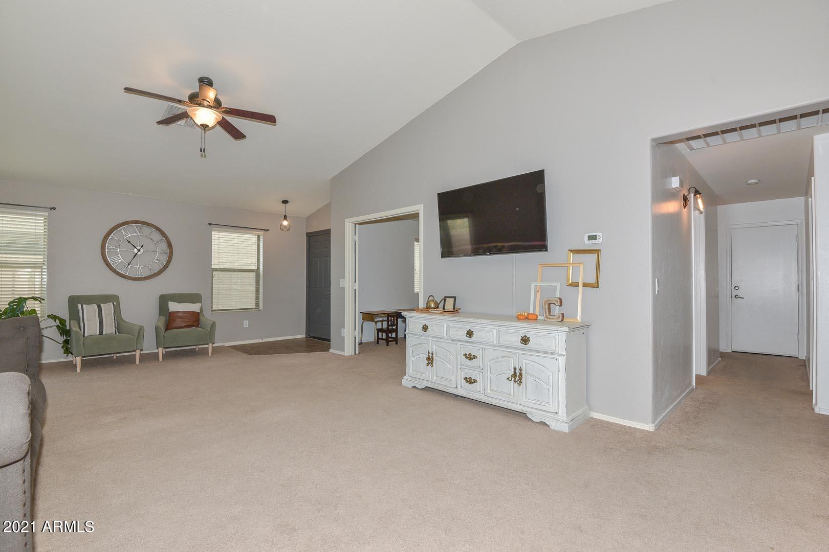 23564 North Wilderness Way Florence, AZ 85132 - Photo 5 of 38 Great Room2