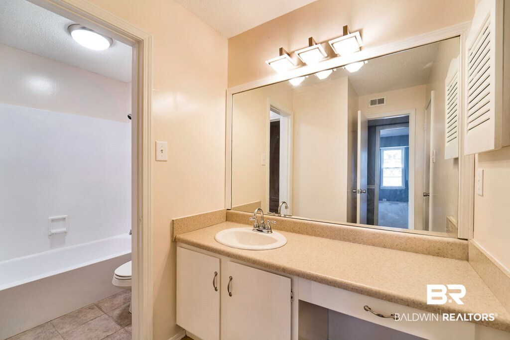6050 Grelot Road, Unit 103 Mobile, AL 36609 - Photo 14 of 15