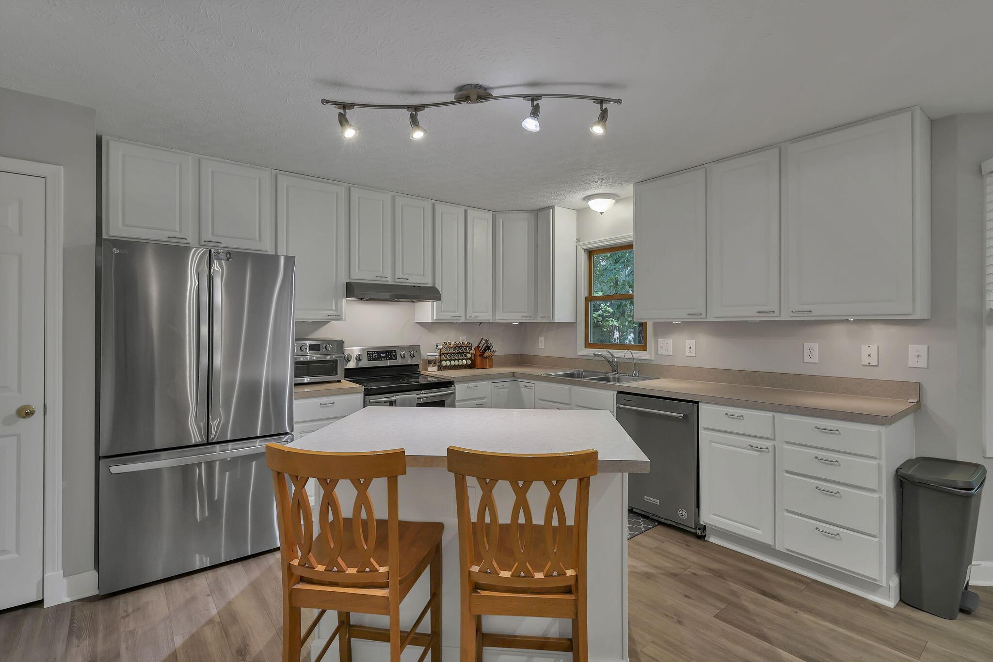 6690 Watkins Road Southwest Pataskala, OH 43062 - Photo 21 of 83 Kitchen