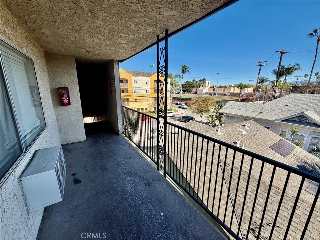 710 West Washington Avenue Santa Ana, CA 92706 - Photo 9 of 10 a view of a balcony with chair