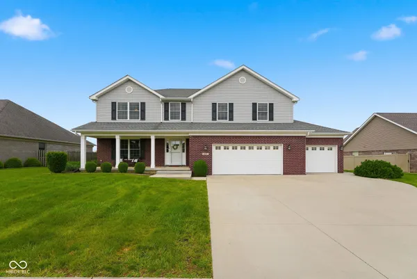 $469,900 | 905 North Fox Berry Drive, Yorktown, IN 47396